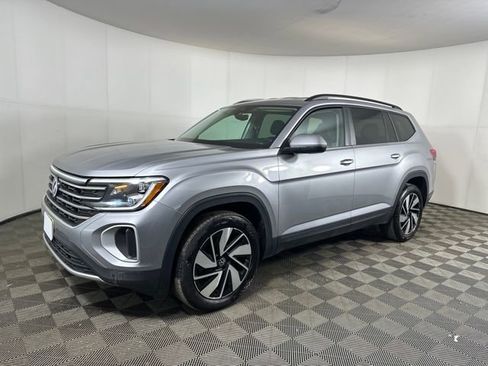 Used 2025 Volkswagen Atlas SE image 7