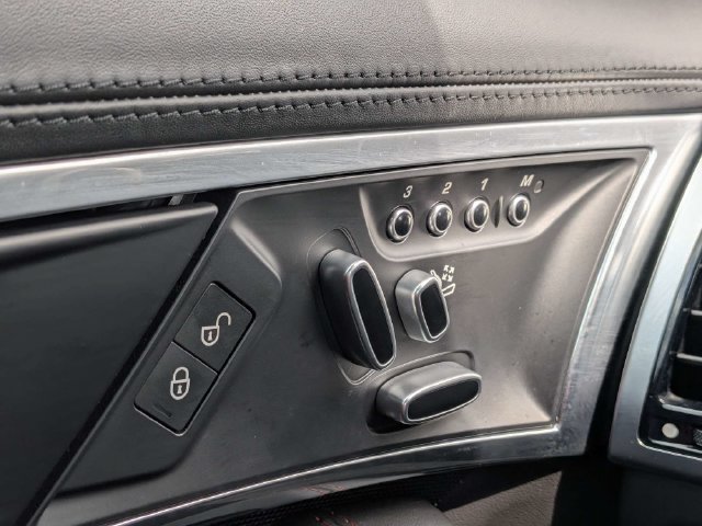 Used 2018 Jaguar F-TYPE R-Dynamic RWD image 29
