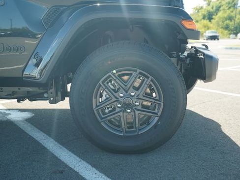 New 2025 Jeep Gladiator Sport image 43