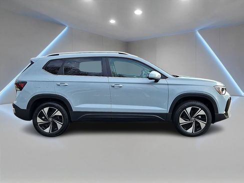 New 2026 Volkswagen Taos SE AWD/4WD image 4