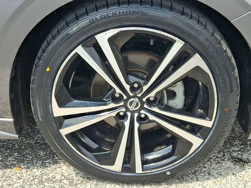 Used 2023 Nissan Sentra SR w/ SR Premium Package FWD image 8