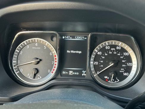 Used 2018 Nissan Titan SV AWD/4WD image 26