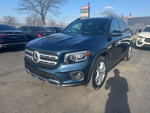 Used 2021 Mercedes-Benz GLB 250 4MATIC w/ Premium Package image 1