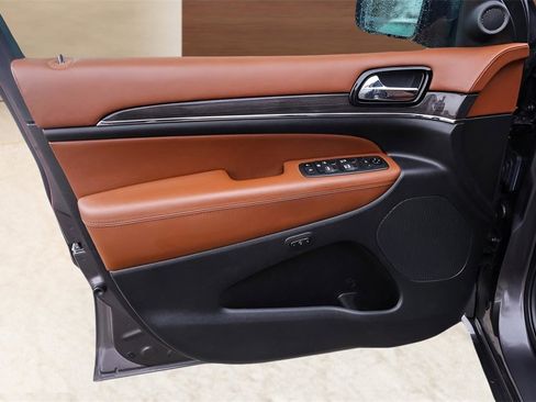 Used 2021 Jeep Grand Cherokee Overland image 8