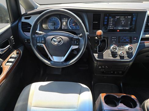 Used 2017 Toyota Sienna Limited Premium AWD/4WD image 2