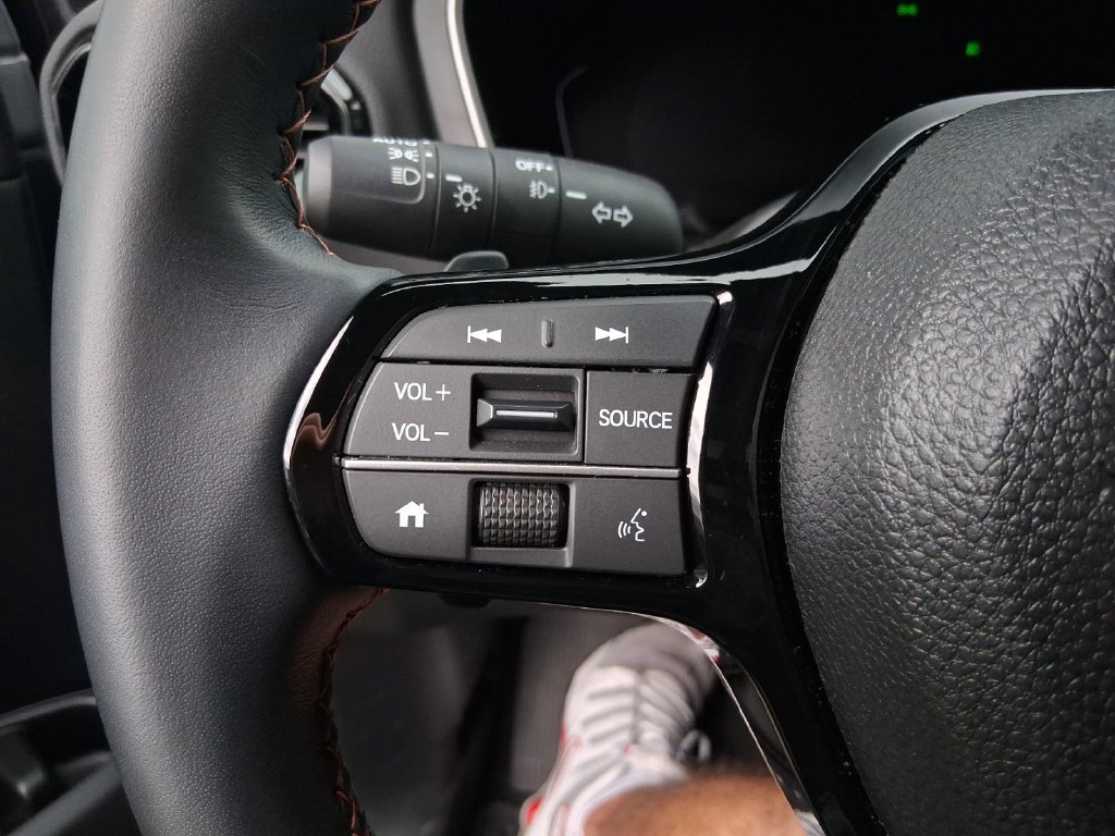 Used 2025 Honda Pilot Sport image 13