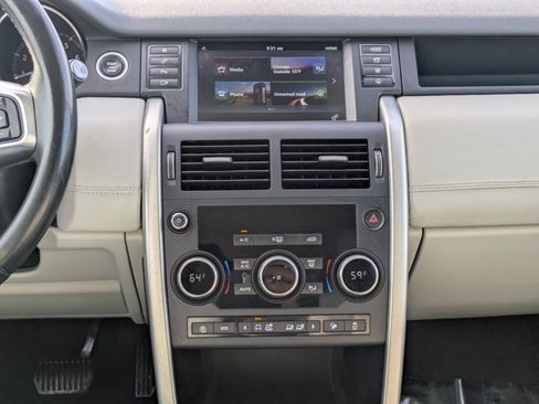 Used 2019 Land Rover Discovery Sport SE image 16