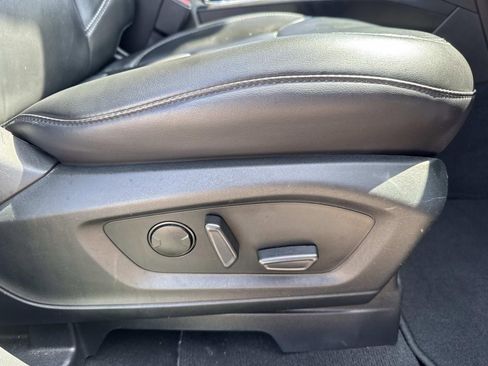 Used 2022 Ford Explorer XLT w/ Equipment Group 202A AWD/4WD image 14