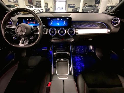 Used 2025 Mercedes-Benz GLB 35 AMG 4MATIC image 14