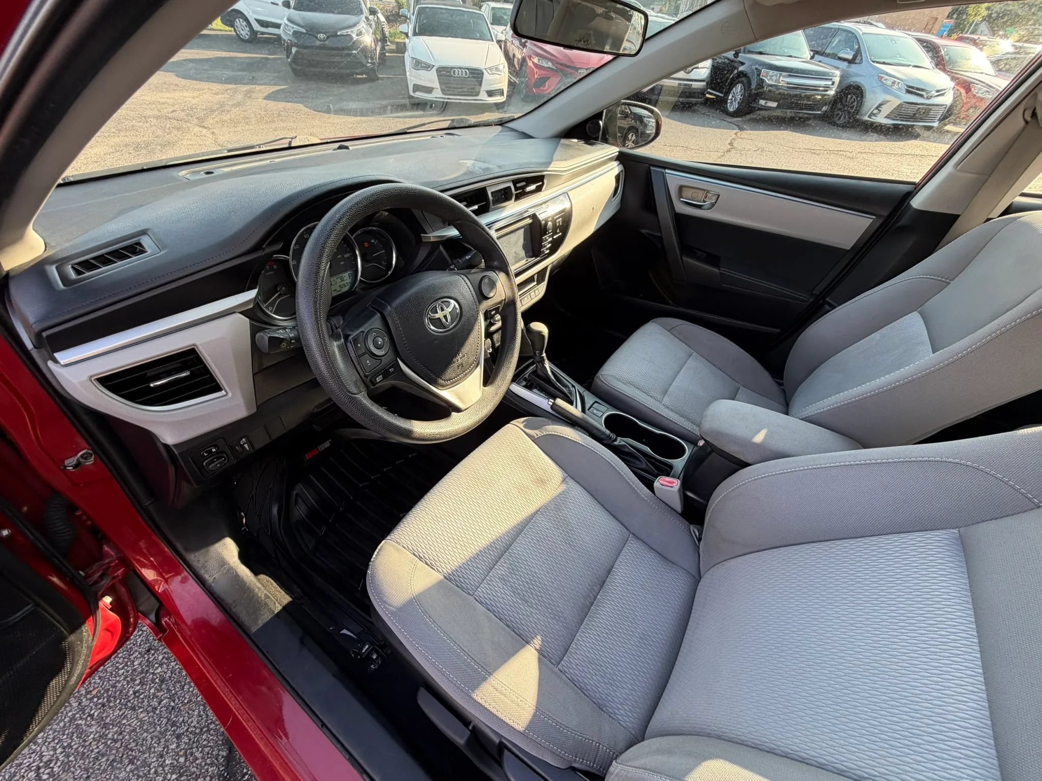 Used 2015 Toyota Corolla LE FWD image 15