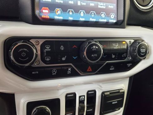 Used 2021 Jeep Gladiator Overland w/ Popular Equipment Package AWD/4WD image 23