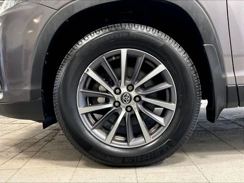 Used 2019 Toyota Highlander XLE image 7