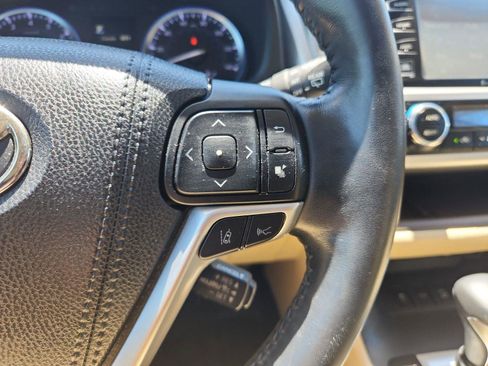 Used 2018 Toyota Highlander Limited Platinum AWD/4WD image 29