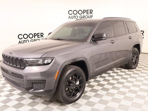 Used 2024 Jeep Grand Cherokee L Altitude AWD/4WD image 10