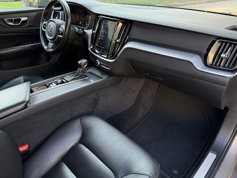 Used 2019 Volvo S60 T5 Momentum w/ Premium Package image 17