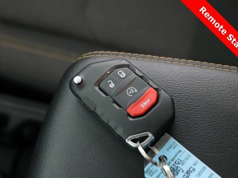 Used 2025 Jeep Wrangler Unlimited Sahara image 3