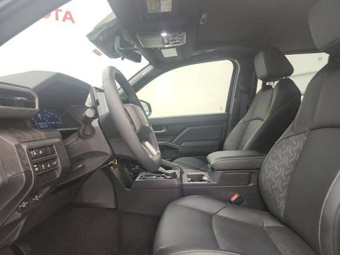 Used 2025 Toyota Tacoma Limited AWD/4WD image 15