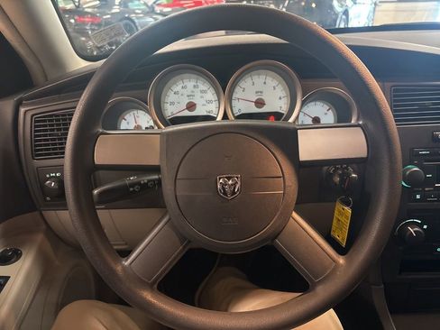 Used 2005 Dodge Magnum SE RWD image 9
