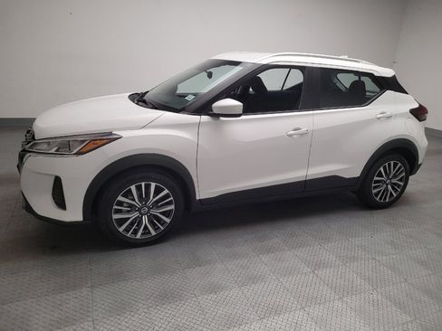 Used 2021 Nissan Kicks SV FWD image 2