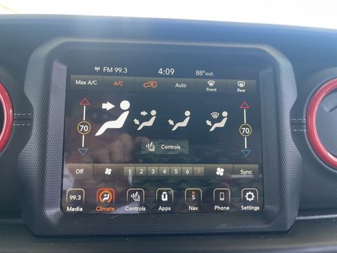 Used 2022 Jeep Wrangler Unlimited Sahara w/ Cold Weather Group AWD/4WD image 18
