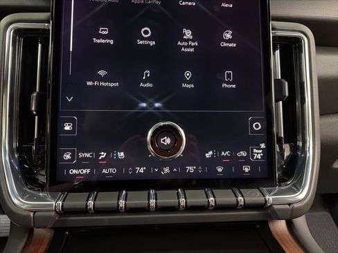 Used 2025 GMC Yukon Denali image 42