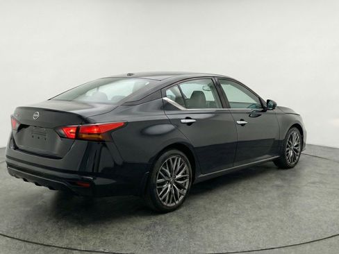 Used 2025 Nissan Altima 2.5 SV image 9