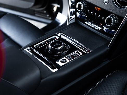 Used 2023 Rolls-Royce Cullinan image 23