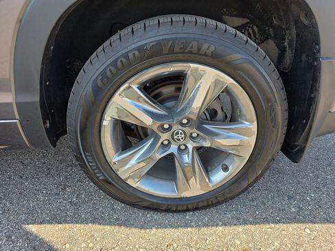 Used 2019 Toyota Highlander Limited Platinum image 37