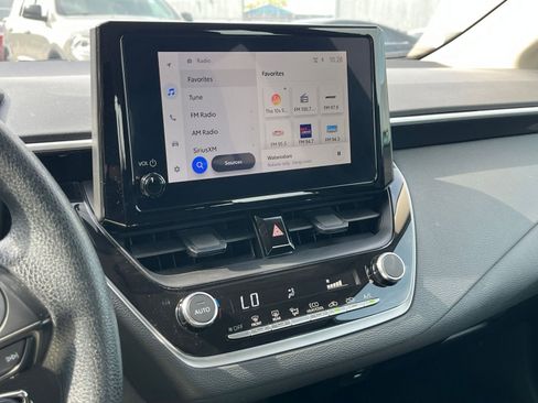 Used 2025 Toyota Corolla LE image 20