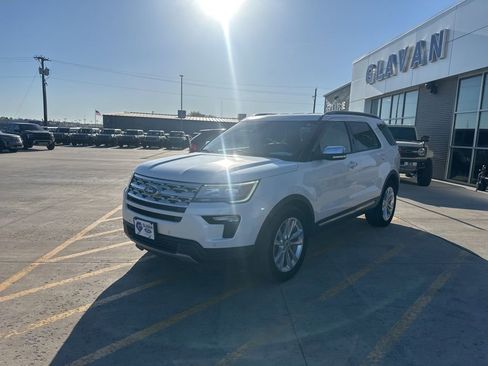 Used 2019 Ford Explorer XLT w/ Equipment Group 202A AWD/4WD image 3