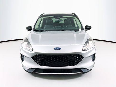 Used 2020 Ford Escape SE Sport image 2