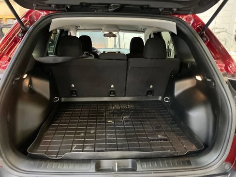 Used 2019 Jeep Cherokee Latitude w/ Popular Appearance Group FWD image 22