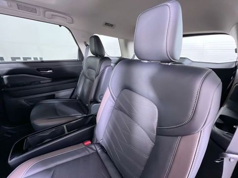 Used 2023 Nissan Pathfinder Platinum image 23