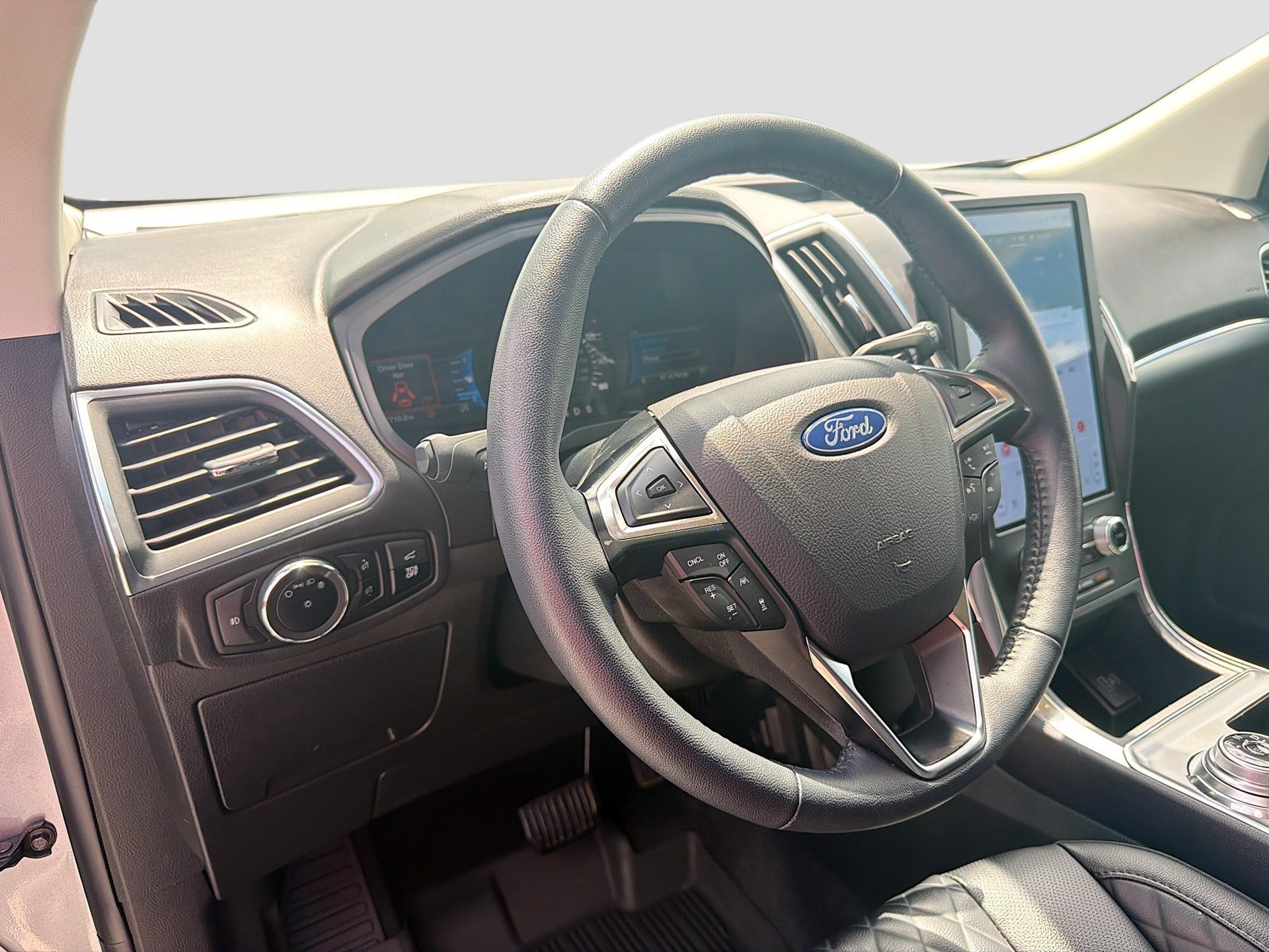 Used 2024 Ford Edge Titanium w/ Equipment Group 301A AWD/4WD image 13