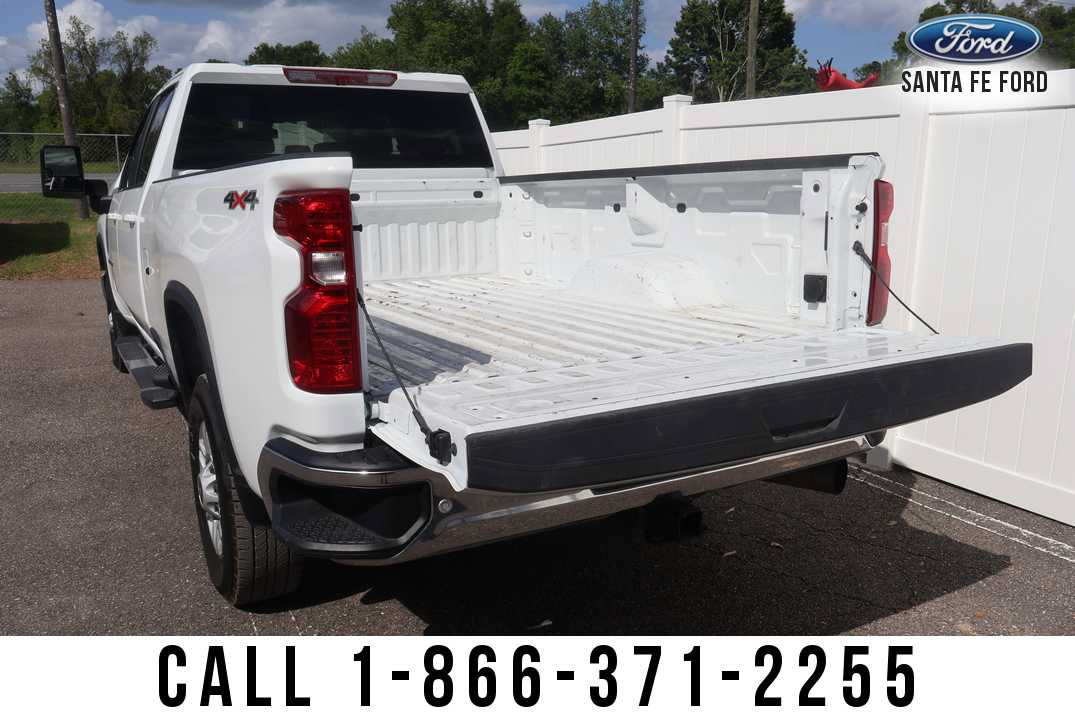 Used 2025 Chevrolet Silverado 2500 LT w/ Safety Package AWD/4WD image 11