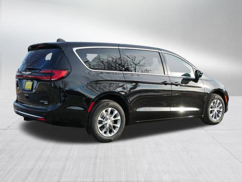 New 2026 Chrysler Pacifica Limited w/ Trailer Tow Group image 7