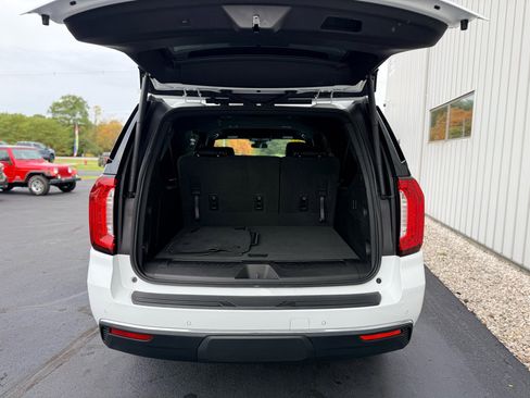 Used 2023 GMC Yukon XL SLT image 7