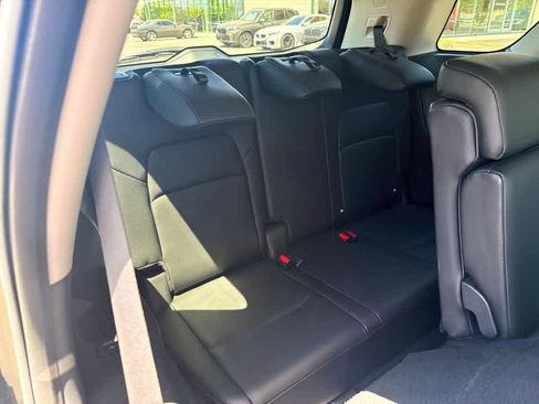 Used 2025 Nissan Pathfinder SL AWD/4WD image 15