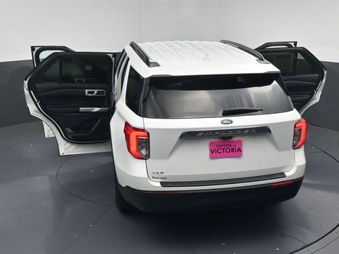 Used 2024 Ford Explorer XLT image 28