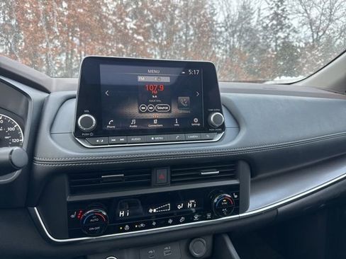 Used 2023 Nissan Rogue SV w/ SV Premium B Package image 4