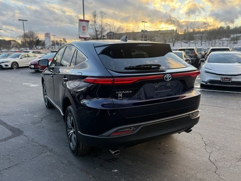 Certified 2023 Toyota Venza LE image 5