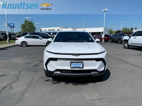 Used 2024 Chevrolet Equinox EV LT FWD image 2