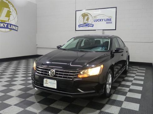 Used 2018 Volkswagen Passat 2.0T S w/ Driver Assistance Package FWD image 4