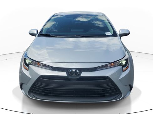 Used 2024 Toyota Corolla LE FWD image 2