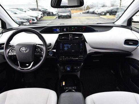 Used 2019 Toyota Prius XLE image 8