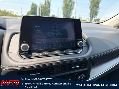 Used 2025 Nissan Rogue SV AWD/4WD image 13