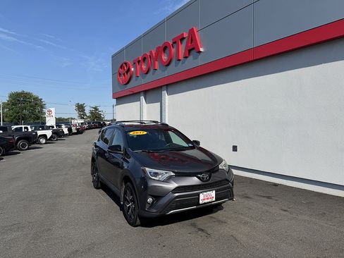 Used 2017 Toyota RAV4 SE AWD/4WD image 1