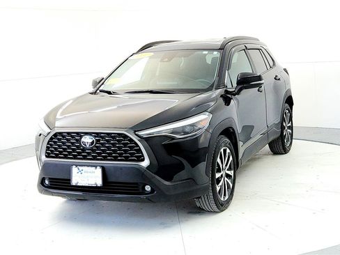 Used 2022 Toyota Corolla Cross XLE image 2