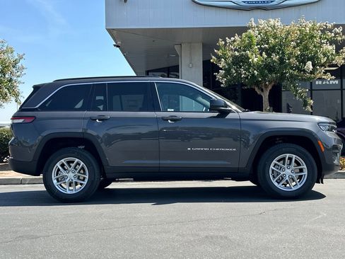 New 2025 Jeep Grand Cherokee Laredo X w/ Luxury Tech Group I image 3