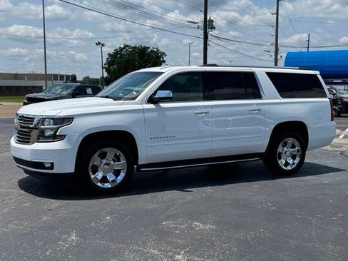 Used 2017 Chevrolet Suburban Premier AWD/4WD image 3